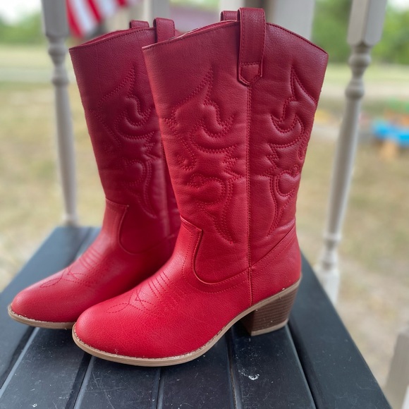 Women’s red boots - Picture 1 of 3